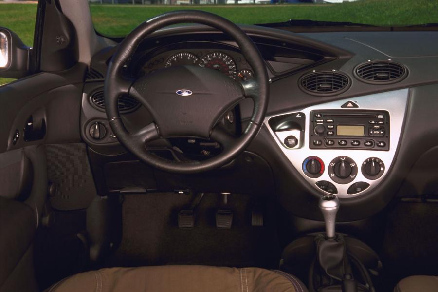 Ford Focus 1999 года  (фото 90 из 130)